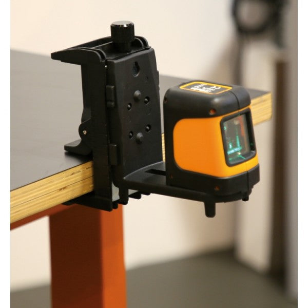 1697 - Cross laser level, 30 metres, green beam, with magnetic base and wall-mount bracket, in case