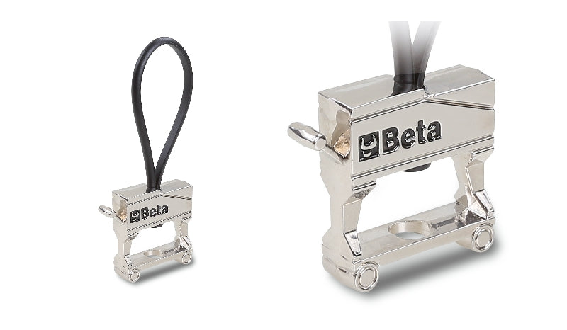 9595 C25 - Chrome-Plated Metal Key Ring with Rubber Hook